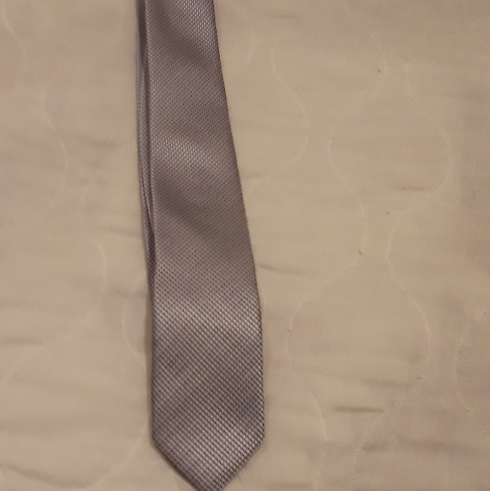 H&M tie